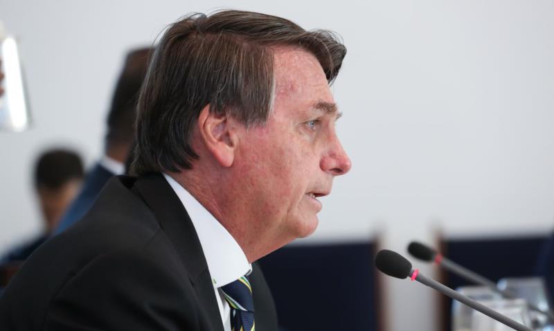 “O governo jamais congelará salários de aposentados”, afirma Bolsonaro