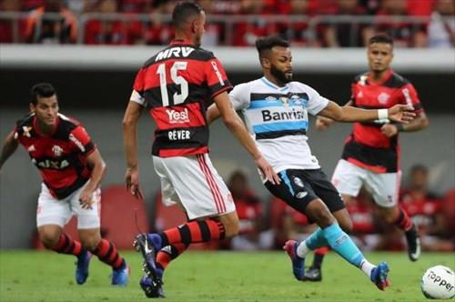 Com time reserva, Grêmio perde para o Flamengo