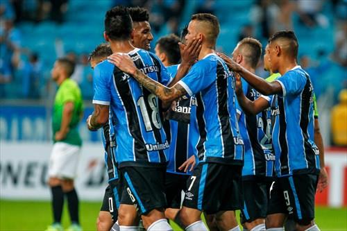 Grêmio goleia Zamora e vai às oitavas da Libertadores