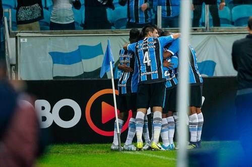 Cortes marca no fim e Grêmio vence o Bahia