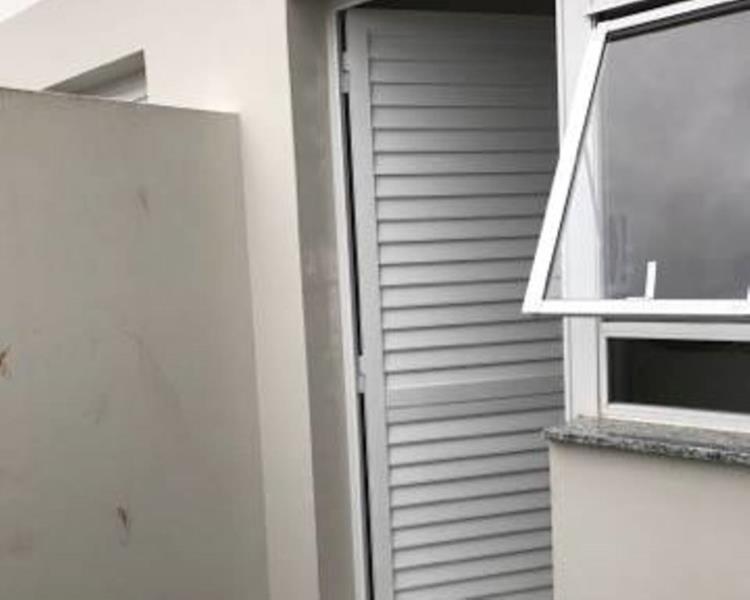 Dupla arromba apartamentos no Centro de Vera Cruz