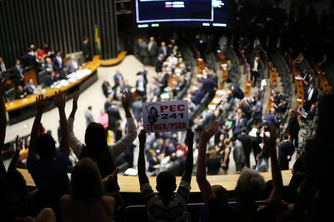 Câmara aprova em segundo turno PEC que limita gastos públicos por 20 anos