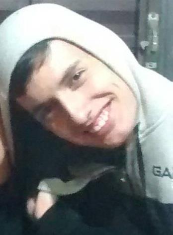 Familiares e amigos se despedem de jovem executado no Viver Bem