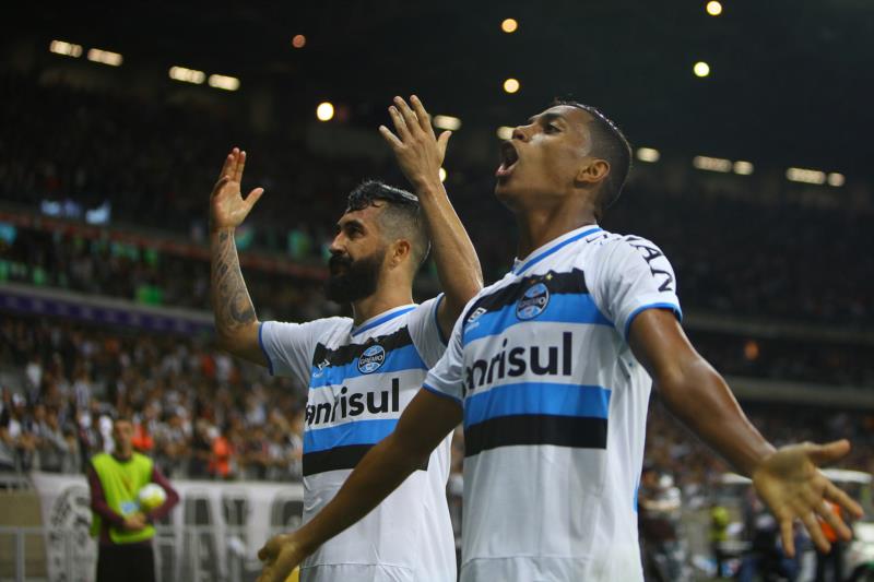 Grêmio volta a dar show no Mineirão e fica próximo do título