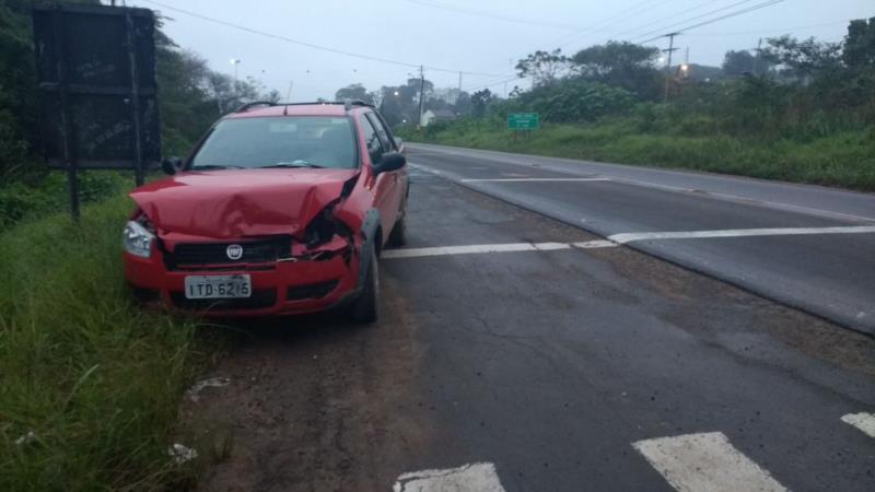Veículos se envolvem em acidente na BR-471