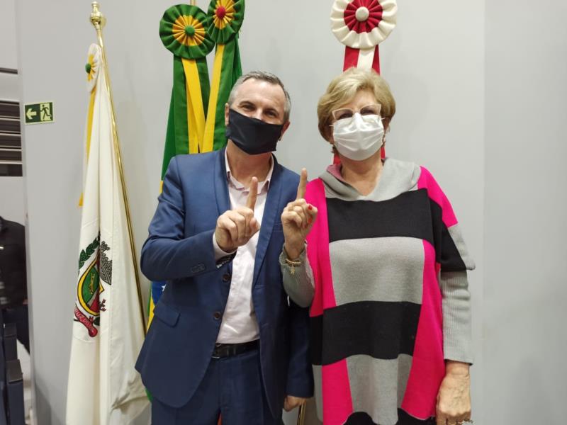 Convenção oficializa Helena Hermany e Elstor Desbessel na disputa do Palacinho