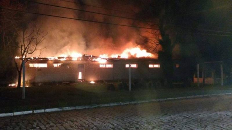 Incêndio atinge prédio em Sobradinho