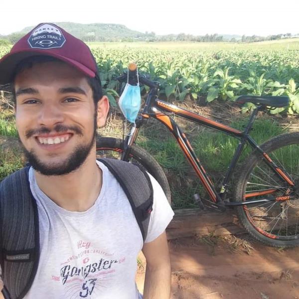 Vereador mais jovem da história de Vale Verde, Guilherme fez campanha de bicicleta