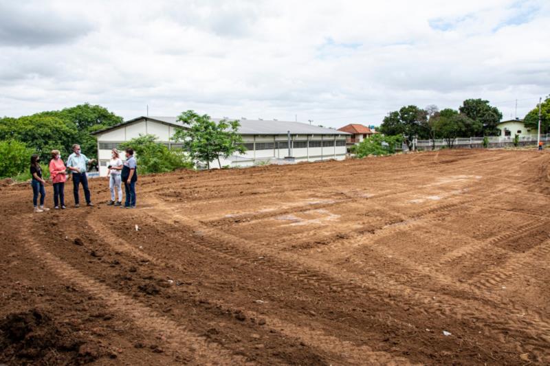 Construção do Campo do Esmeralda é retomada em Santa Cruz