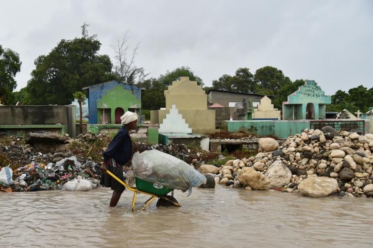 Furacão chega a Cuba após deixar nove mortos no Haiti e na República Dominicana