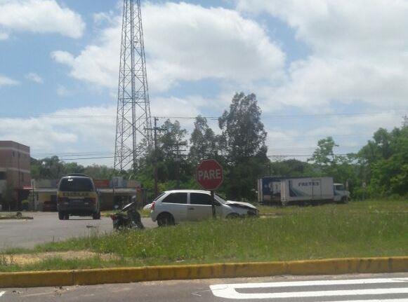 Colisão entre carro e moto deixa trânsito lento na BR-471