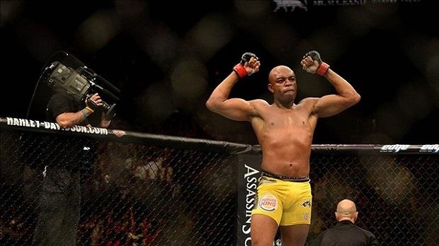 Anderson Silva supera Derek Brunson e volta a vencer no UFC