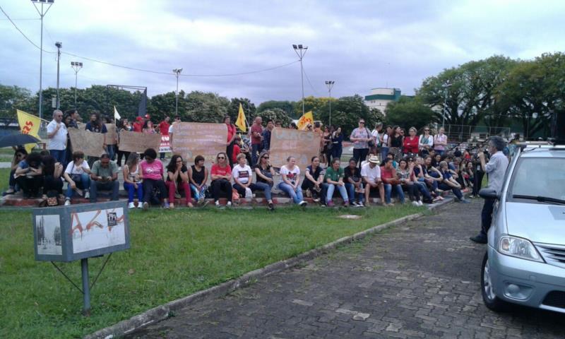 Pela educação, professores e sindicatos protestam contra a PEC dos Gastos Públicos