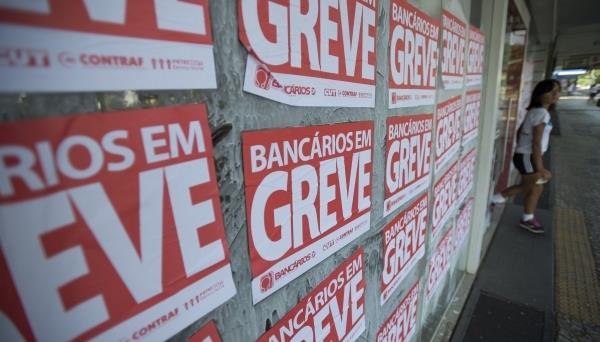 Bancários aceitam proposta e encerram greve