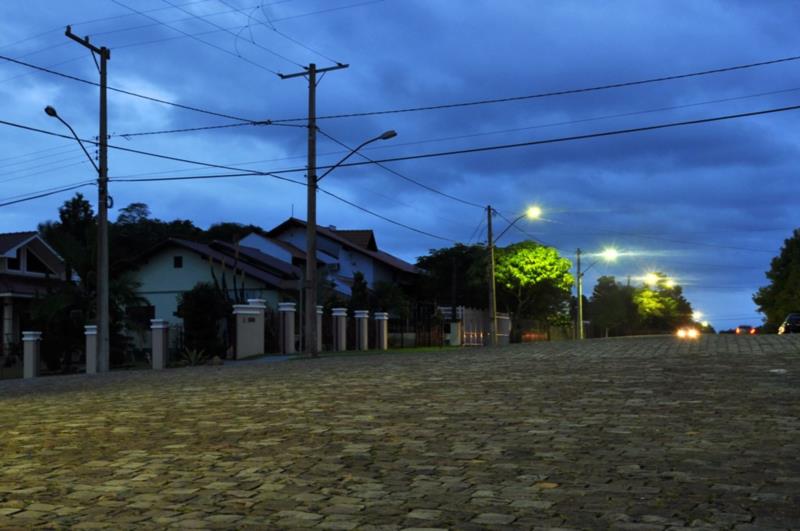 Está escuro? Avisa a prefeitura