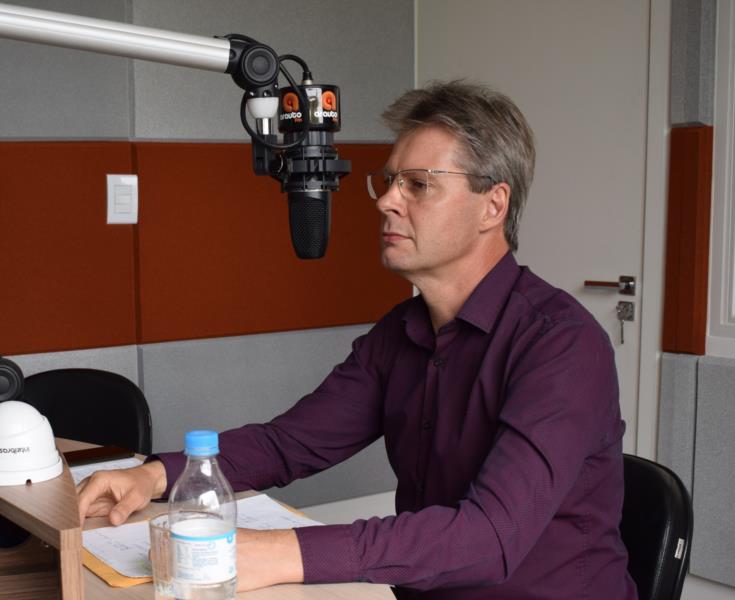 “A meta é sempre oferecer educação de qualidade para todos os alunos”, relata Carlos Bohn