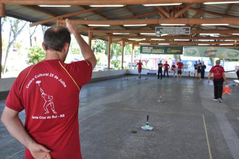 Torneio de Stocksport reúne casais do Centro Cultural 25 de Julho