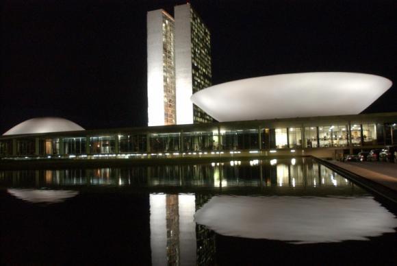 Câmara e Senado elegem presidentes e retomam trabalhos esta semana