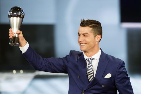 Cristiano Ronaldo ganha prêmio de melhor jogador do ano da Fifa