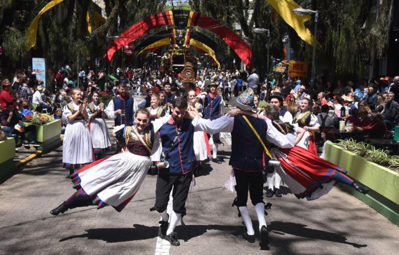 Comissão aprova inclusão da Oktoberfest no calendário oficial de eventos do Estado
