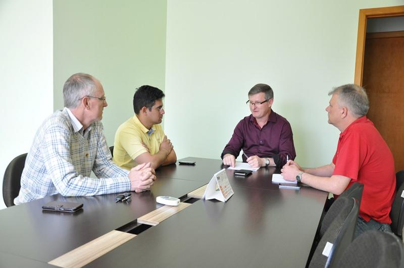 Candidatos de Vera Cruz debatem nesta terça-feira na Arauto FM