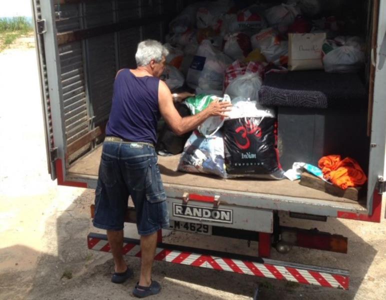 Toneladas de donativos são entregues à Central do RS