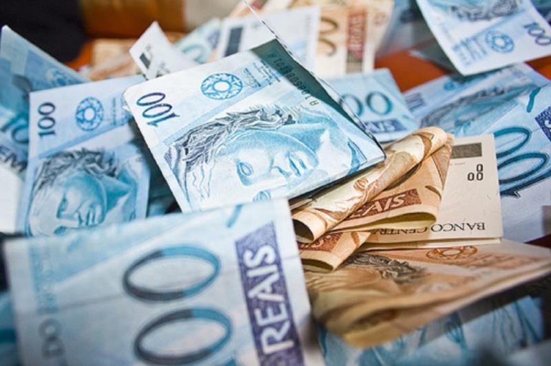 Janeiro começa com o mínimo de R$ 937 e reajustes salariais de servidores