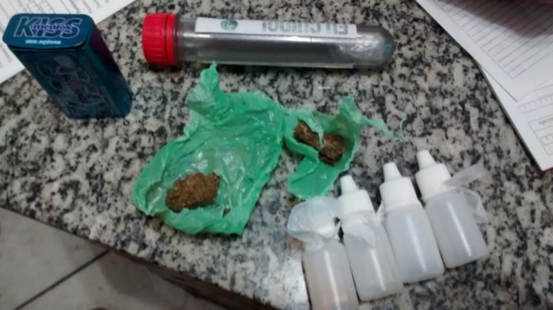 Duas pessoas são presas por posse de drogas na RSC-287