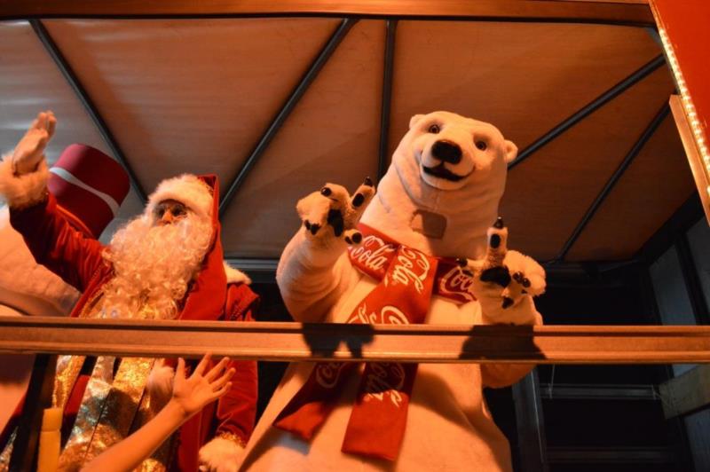 Caravana Iluminada da Coca-Cola passa por Vera Cruz