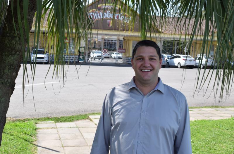 “Ser vereador serviu para perceber que as dificuldades do povo podem ser enfrentadas de um jeito diferente”, diz Mathias Bertram