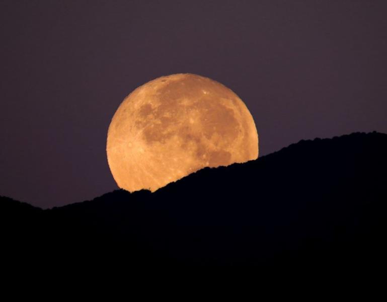 Eclipse da Lua pode ser visto nesta sexta-feira em todo o Brasil