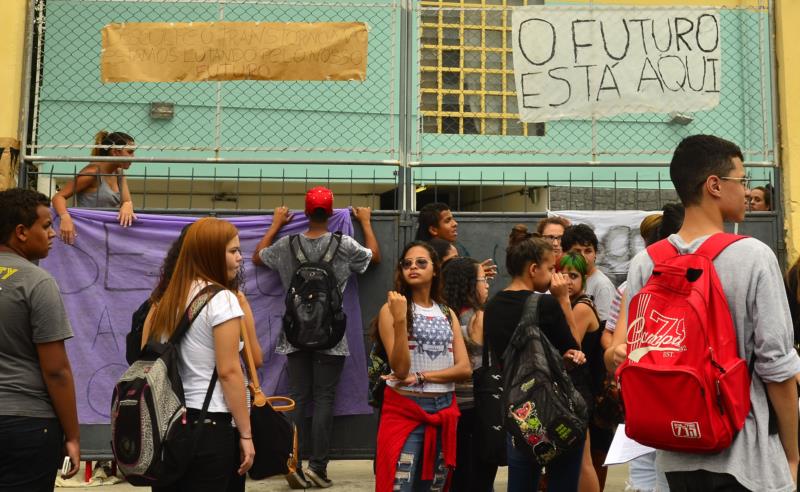 Enem será adiado para alunos que fariam exame em escolas ocupadas