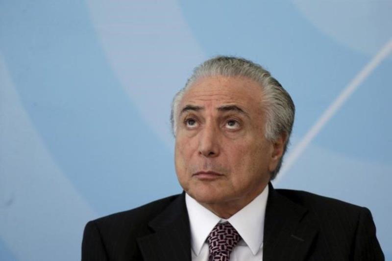 63% dos brasileiros querem a renúncia de Michel Temer em 2016