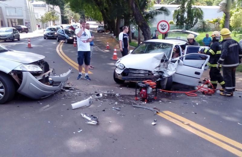 Colisão no Acesso Grasel deixa feridos em Santa Cruz