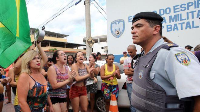 Governo do Espírito Santo anuncia acordo para volta de PMs ao trabalho