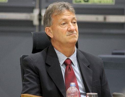 “Precisamos flexibilizar. Não podemos continuar travando a economia”, afirma presidente da Câmara