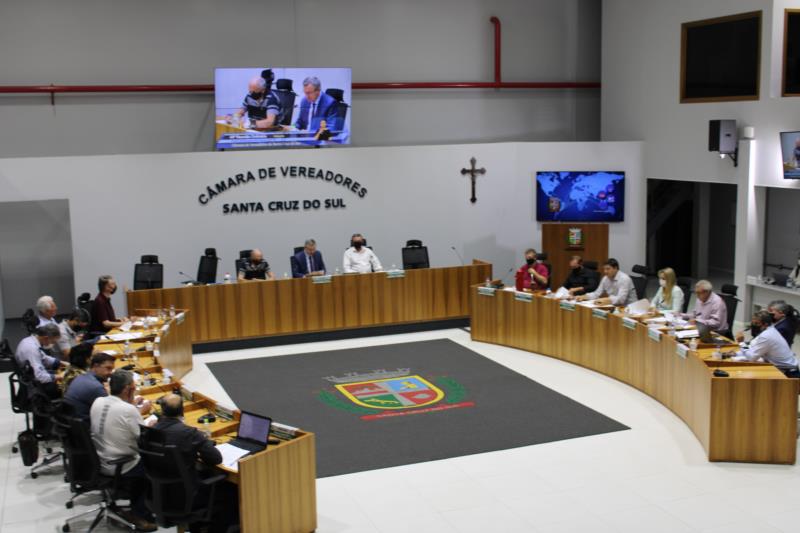 Câmara aprova projeto de incentivo fiscal à construção vertical de estacionamentos em Santa Cruz