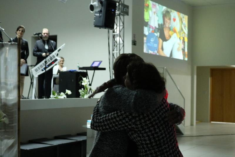 Maristela Hoesker recebe o Troféu Destaque Especial