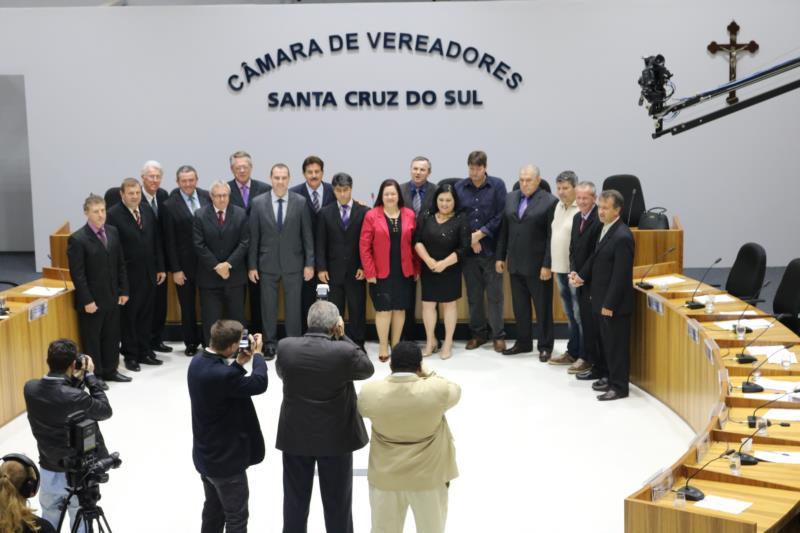 Câmara de Vereadores realiza primeira sessão no novo prédio