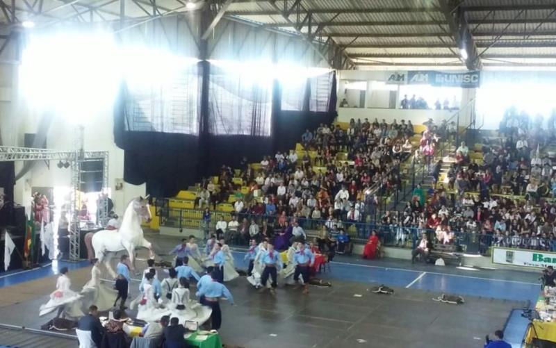 Artes gaúchas em disputa no Parque do Chimarrão