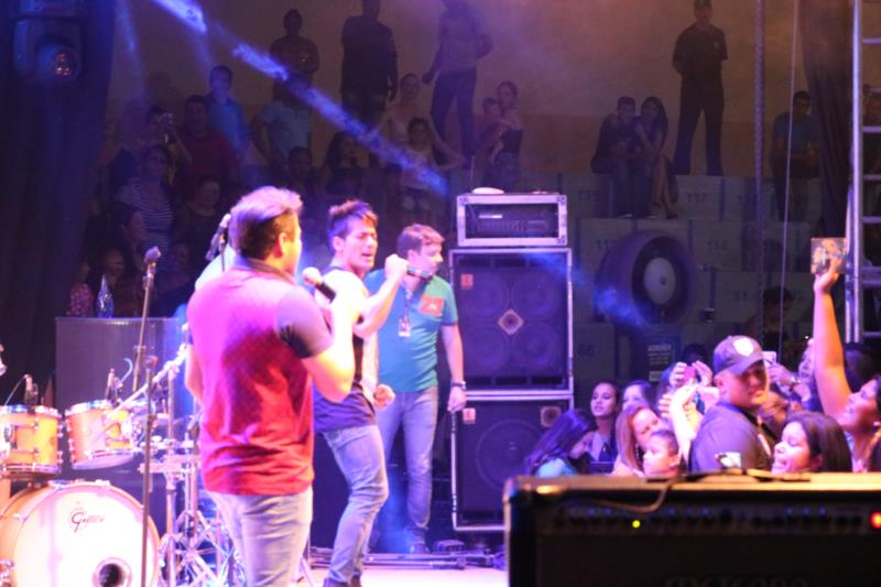 Show mais esperado da noite agita o poliesportivo