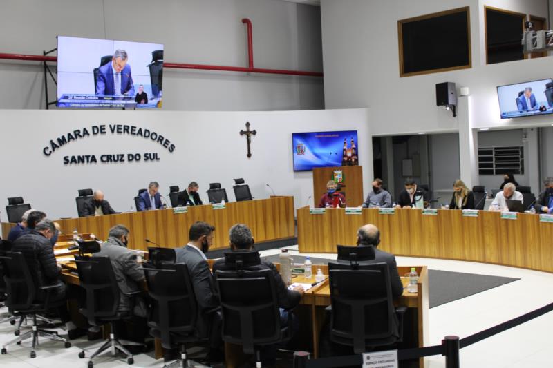 Vereadores debatem oito novos projetos na sessão desta segunda