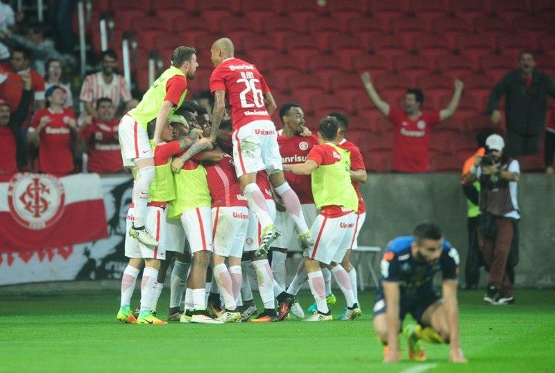 Inter bate o Santos no Beira Rio e avança na Copa do Brasil