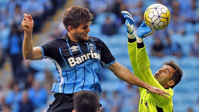 Grêmio volta a perder e chega a sete partidas sem vitória