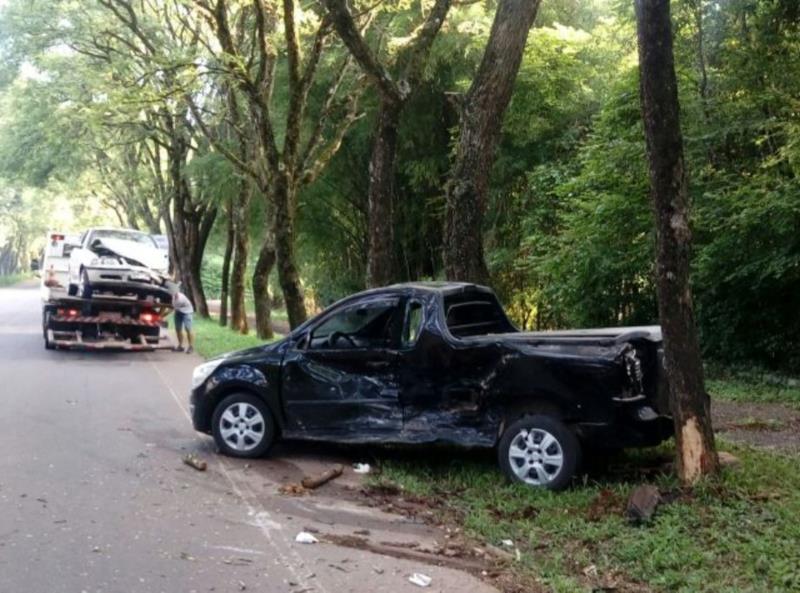 Condutores ficam feridos em colisão em Vera Cruz