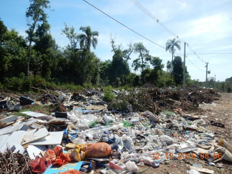 Secretaria de Meio Ambiente alerta que terreno baldio não é depósito de lixo