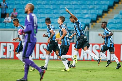 Com equipe de transição, Grêmio arranca empate contra o Ceará