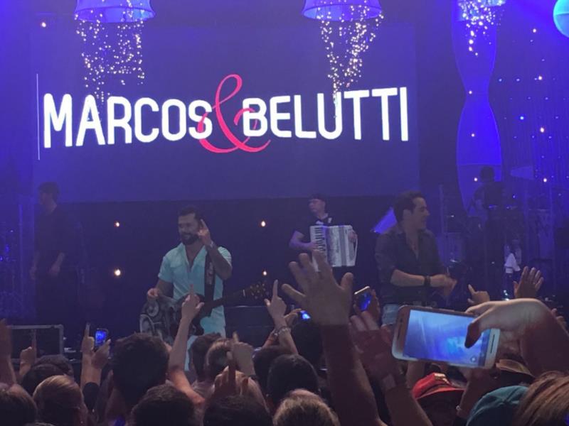 Marcos & Belutti cantam na Festa da Alegria