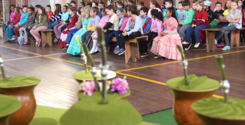 Memorial do Chimarrão leva a cultura gaúcha aos alunos de Venâncio Aires