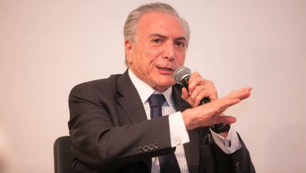 Temer exonera ministros para votação da PEC que limita gastos públicos